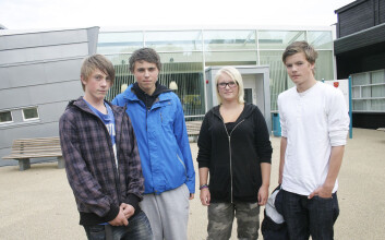 Andreas Veivåg (16), Kim André Veivåg (16), Agathe Serine Eikedal (15) og Åsmund Fagerbakke (16) sier alle at de vil stemme ved høstens kommunevalg. Skoleelevene på Austevoll videregående i Hordaland er fire av rundt 9000 førstegangsvelgerne på 16 og 17 år som får stemme i utvalgte kommuner. (Foto: Andreas R. Graven) Andreas Veivåg (16), Kim André Veivåg (16), Agathe Serine Eikedal (15) og Åsmund Fagerbakke (16) sier alle at de vil stemme ved høstens kommunevalg. Skoleelevene på Austevoll videregående i Hordaland er fire av rundt 9000 førstegangsvelgerne på 16 og 17 år som får stemme i utvalgte kommuner. (Foto: Andreas R. Graven)