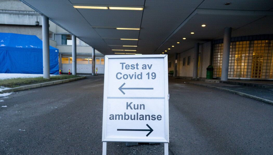 På Aker sykehus er det satt opp telt hvor man kan kjøre inn med bil for å bli testet for Covid-19-virus. På Aker sykehus er det satt opp telt hvor man kan kjøre inn med bil for å bli testet for Covid-19-virus.