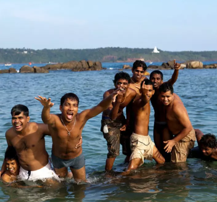 Verdenhistoriens største ungdomskull på 1,8 milliarder mennesker møter store helseutfordringer. Bildet viser unge menn på Sri Lanka. (Foto: iStockphoto)