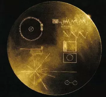 Platen med bilder og lydinnspillinger som er festet til Voyager-sonden. (Foto: NASA)