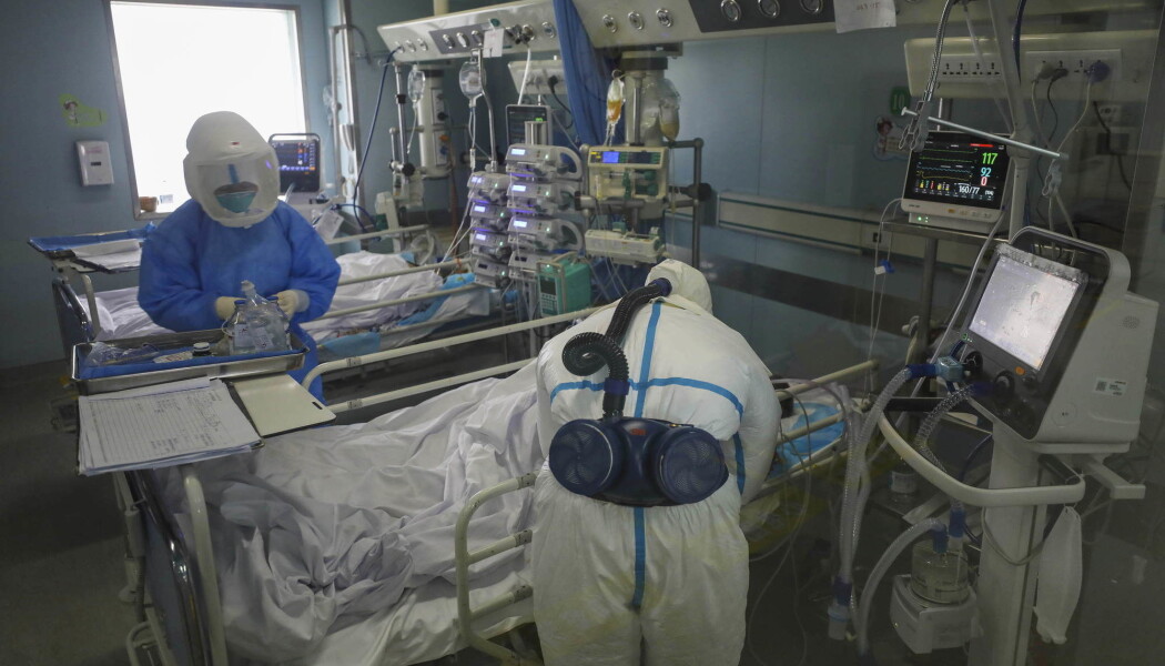 Disse sykehusarbiederne jobber på Jinyintan-sykehuset i Hubei-provinsen med pasienter med koronavirus. Bildet er fra 13. februar, og pasienter fra dette sykehuset var med i den nye undersøkelsen. Disse sykehusarbiederne jobber på Jinyintan-sykehuset i Hubei-provinsen med pasienter med koronavirus. Bildet er fra 13. februar, og pasienter fra dette sykehuset var med i den nye undersøkelsen.