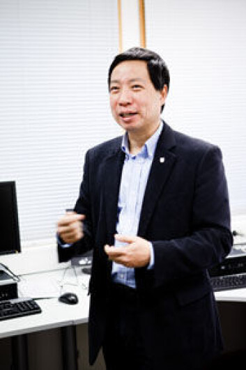 Chunming Rong er prosjektleder for forskningsprosjektet som skal utvikle et regelverk for nettskyer. (Foto: UiS) Chunming Rong er prosjektleder for forskningsprosjektet som skal utvikle et regelverk for nettskyer. (Foto: UiS)