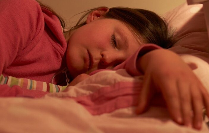 What is too little sleep for some childen, is enough for others. But on average the children who sleep the least are most at risk of mental problems. What is too little sleep for some childen, is enough for others. But on average the children who sleep the least are most at risk of mental problems.