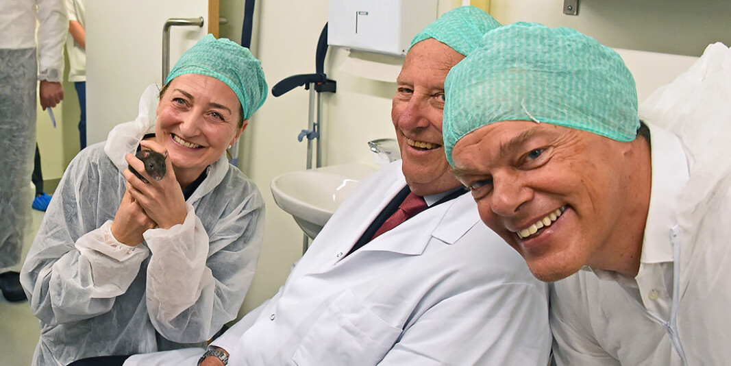 His Majesty King Harald V of Norway visited May-Britt and Edvard Moser in their laboratory last year. His Majesty King Harald V of Norway visited May-Britt and Edvard Moser in their laboratory last year.