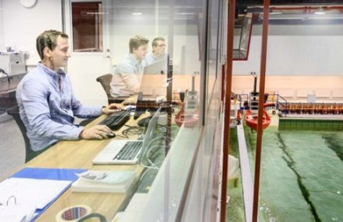 CONNECT LNG har gjort mange modellforsøk på MARINTEK i Trondheim. I 2015 vil de gå i gang med fullskalatesting. (Foto: Lars Steen) CONNECT LNG har gjort mange modellforsøk på MARINTEK i Trondheim. I 2015 vil de gå i gang med fullskalatesting. (Foto: Lars Steen)