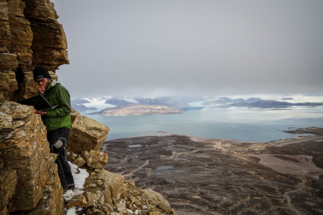 Studying permafrost in remote places is challenging. Here Jaroslav Obu measures temperatures at a mountain side in Ny-Ålesund on Svalbard. Permafrost can also be observed with the help of satellites and permafrost models. Studying permafrost in remote places is challenging. Here Jaroslav Obu measures temperatures at a mountain side in Ny-Ålesund on Svalbard. Permafrost can also be observed with the help of satellites and permafrost models.