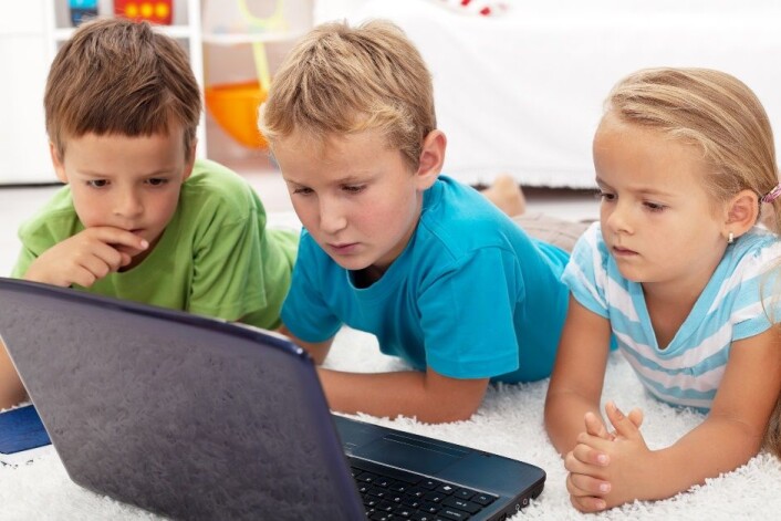 Hvis barn ikke er begrenset i sin bruk av datamaskin og TV, så klarer de seg dårligere på skolen og har en tendens til overvekt, viser en ny undersøkelse. (Foto: Microstock) Hvis barn ikke er begrenset i sin bruk av datamaskin og TV, så klarer de seg dårligere på skolen og har en tendens til overvekt, viser en ny undersøkelse. (Foto: Microstock)