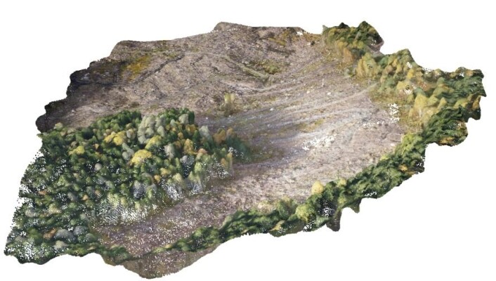 Ved hjelp av laserpulser som skytes mot bakken fra fly lages tredimensjonale terrengmodeller. Her kombinert med bilder tatt fra drone. Fra et hogstfelt på Voss i Hordaland. (Foto: Skog og landskap) Ved hjelp av laserpulser som skytes mot bakken fra fly lages tredimensjonale terrengmodeller. Her kombinert med bilder tatt fra drone. Fra et hogstfelt på Voss i Hordaland. (Foto: Skog og landskap)