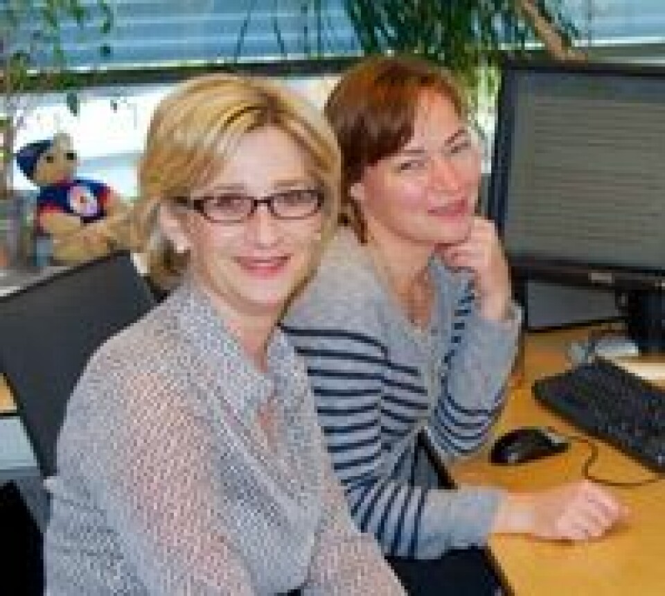 Professorene Lianne Woodward (t.v.) og Kristine Walhovd. (Foto: Svein Harald Milde)