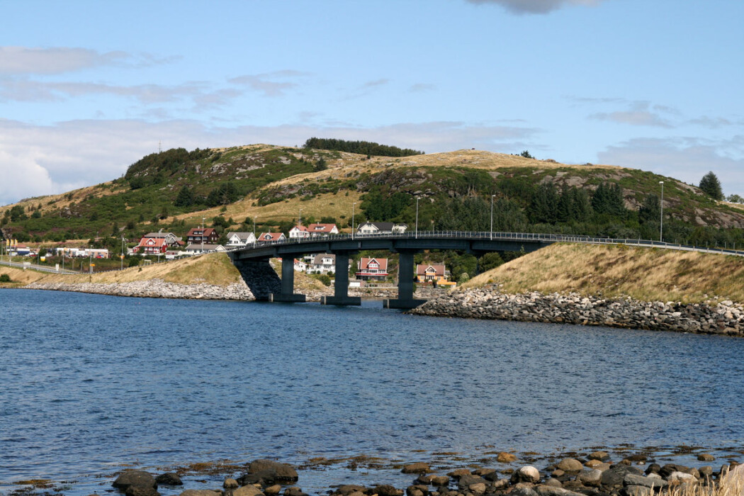 Folketallet på øyene Mosterøy og Sokn i Rogaland økte etter at Askjesundet bru ble åpnet i 1991. Folketallet på øyene Mosterøy og Sokn i Rogaland økte etter at Askjesundet bru ble åpnet i 1991.