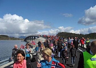 Feststemning da broen som knyttet sammen Ryfylkeøyene Nord-Talgje og Tjul åpnet i 2010. Feststemning da broen som knyttet sammen Ryfylkeøyene Nord-Talgje og Tjul åpnet i 2010.