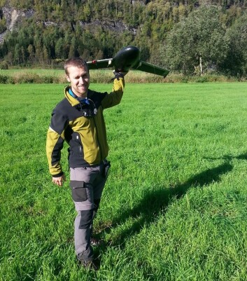 Med data fra droneflyvingene lager Marek Pierzchala en terrengmodell av området i Voss. (Foto: Tor Peder Lohne/Skog og landskap) Med data fra droneflyvingene lager Marek Pierzchala en terrengmodell av området i Voss. (Foto: Tor Peder Lohne/Skog og landskap)