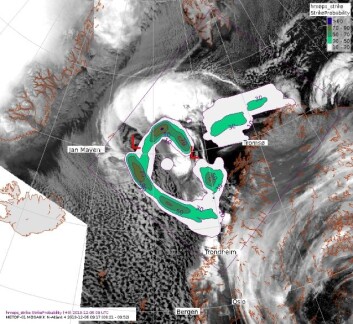 Illustrasjonen viser den sannsynlige banen for et polart lavtrykk, på vei mot Nord-Norge i begynnelsen av desember i fjor. Klikk på forstørrelsesglasset for å gjøre bildet større. (Foto: (Illustrasjon: Barentswatch/Meteorologisk institutt)) Illustrasjonen viser den sannsynlige banen for et polart lavtrykk, på vei mot Nord-Norge i begynnelsen av desember i fjor. Klikk på forstørrelsesglasset for å gjøre bildet større. (Foto: (Illustrasjon: Barentswatch/Meteorologisk institutt))
