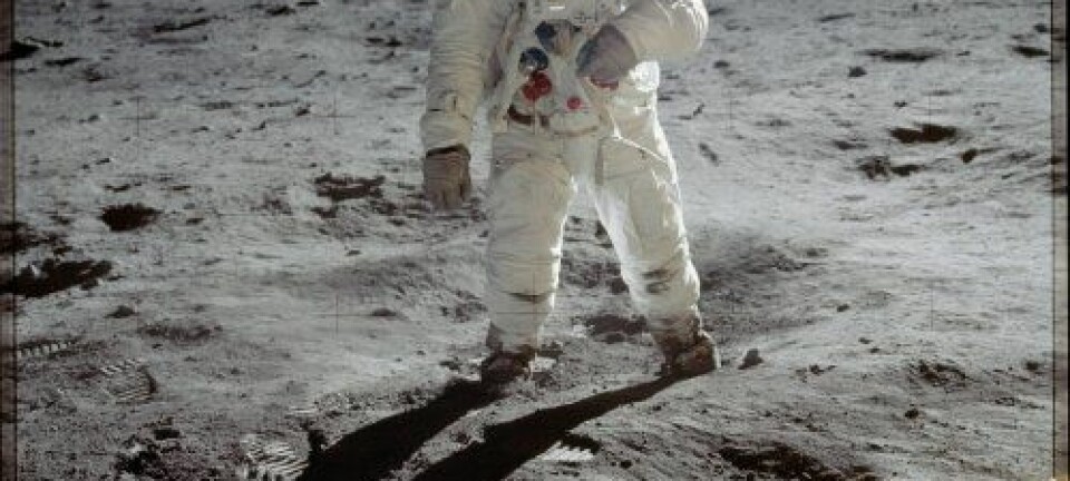 Astronaut Edwin E. 'Buzz' Aldrin, spaserer på månen nær foten til månemodulen 'Eagle' i juli 1969. Astronaut Neil A. Armstrong har tatt bildet. Neil A. Armstrong/NASA