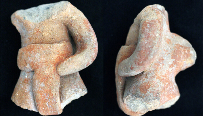 Figurer som sannsynligvis viser overkroppen til ballspillere. De har beskyttelse rundt hoftene Figurer som sannsynligvis viser overkroppen til ballspillere. De har beskyttelse rundt hoftene