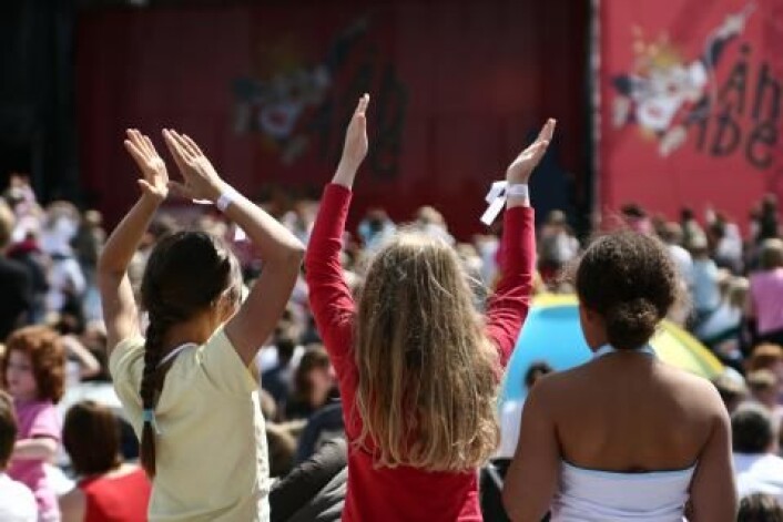 Ildsjeler er folk som bidrar med noe ekstra i lokalsamfunnet, som for eksempel å arrangere musikkfestival for barn og unge. (Foto: Colourbox) Ildsjeler er folk som bidrar med noe ekstra i lokalsamfunnet, som for eksempel å arrangere musikkfestival for barn og unge. (Foto: Colourbox)
