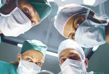 – En operasjon er alltid risikofylt, men det er mer enn en sliten kirurg som spiller inn for utfallet av en operasjon, sier stipendiat ved UiS, Sindre Høyland. (Illustrasjonsfoto: www.colourbox.no)