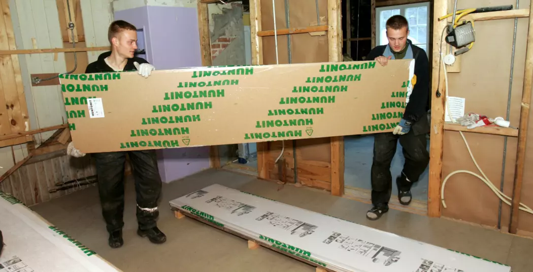 Mange har brukt arbeidskraft fra Øst-Europa til å pusse opp huset. Bildet er fra 2004.