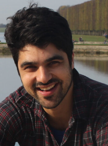 Forsker Shervin Bagheri sier mye forskning gjenstår før vi vil se fly med pels og fjær. (Foto: KTH) Forsker Shervin Bagheri sier mye forskning gjenstår før vi vil se fly med pels og fjær. (Foto: KTH)