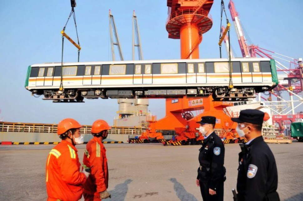 Less dependent on one country: - Maybe we should spread the systems for subcontractors and not be so dependent on one country, such as China, says economics professor Kalle Moene. Here from Qingdao Export Port in China, March 18.