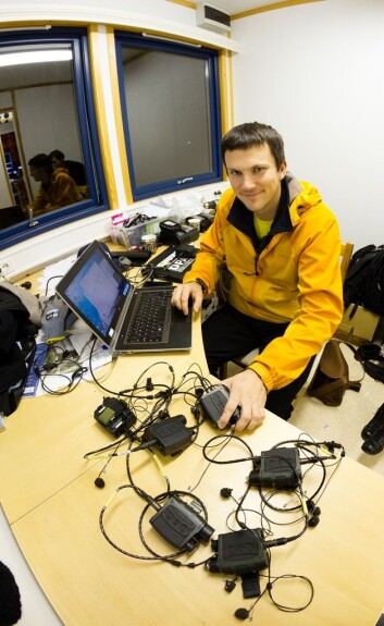 Tron Vedul Tronstad laster ned lyd-data fra etter konserten. (Foto: Thor Nielsen/Sintef) Tron Vedul Tronstad laster ned lyd-data fra etter konserten. (Foto: Thor Nielsen/Sintef)