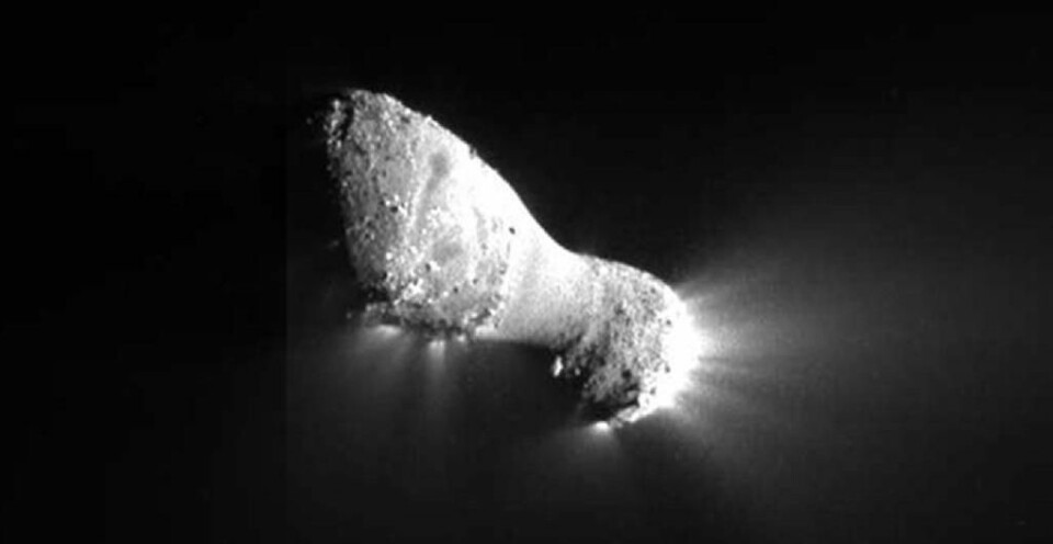 Kometen Hartley 2, som viser seg å inneholde vann som i havene på jorden, kan komme fra en annen del av solsystemet enn tidligere studerte kometer. (Foto: NASA/JPL-Caltech/UMD)