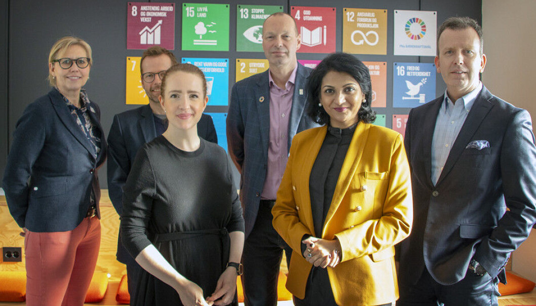 Fra venstre: Viserektor Gøril Hannås, forretningsutvikler Ludvig Nordal, leder for UiA Nyskaping Kristina Walker-Nordlöf, viserektor Hans Kjetil Lysgård, leder av Innoventus Sør Kamilla Sharma og instituttleder Bjørn-Tore Flåten. Fra venstre: Viserektor Gøril Hannås, forretningsutvikler Ludvig Nordal, leder for UiA Nyskaping Kristina Walker-Nordlöf, viserektor Hans Kjetil Lysgård, leder av Innoventus Sør Kamilla Sharma og instituttleder Bjørn-Tore Flåten.