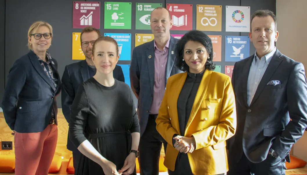 Fra venstre: Viserektor Gøril Hannås, forretningsutvikler Ludvig Nordal, leder for UiA Nyskaping Kristina Walker-Nordlöf, viserektor Hans Kjetil Lysgård, leder av Innoventus Sør Kamilla Sharma og instituttleder Bjørn-Tore Flåten. Fra venstre: Viserektor Gøril Hannås, forretningsutvikler Ludvig Nordal, leder for UiA Nyskaping Kristina Walker-Nordlöf, viserektor Hans Kjetil Lysgård, leder av Innoventus Sør Kamilla Sharma og instituttleder Bjørn-Tore Flåten.