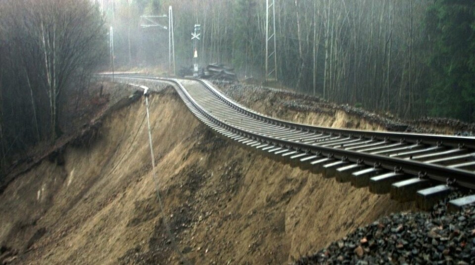 Mer nedbør kan blant annet føre til flere skred, slik som her på Sørlandsbanen. (Foto: Terje Bendiksby, Scanpix)