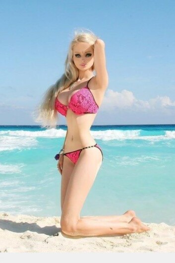 Ukrainske Valeria Lukyanova strever etter å bli en tro kopi av Barbie. Livmålet hennes er på 50 centimeter, noe som er skremmende tett på Barbies, som i menneskestørrelse ville tilsvare 40 centimeter. (Foto: Valeria Lukyanovas fanside) Ukrainske Valeria Lukyanova strever etter å bli en tro kopi av Barbie. Livmålet hennes er på 50 centimeter, noe som er skremmende tett på Barbies, som i menneskestørrelse ville tilsvare 40 centimeter. (Foto: Valeria Lukyanovas fanside)