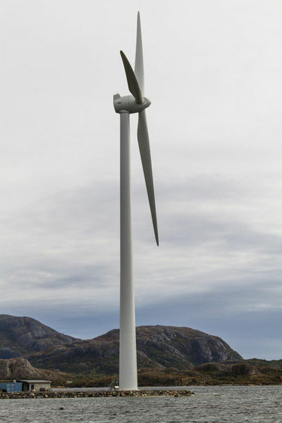 3 MW vindturbin på Valsneset testsenter på Ørlandet er blant de største kommersielle vindturbiner i verden. Vindturbinen er utviklet av Blaaster Wind Technologies. (Foto: Blaaster Wind Technologies)