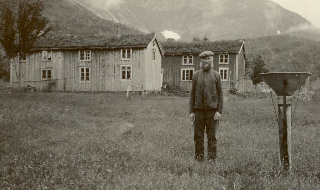 I 1922 begynte Ludvig Nilsen Vatne i Lurøy å registrere temperatur, nedbør, vind og snødybde. (Foto: Privat) I 1922 begynte Ludvig Nilsen Vatne i Lurøy å registrere temperatur, nedbør, vind og snødybde. (Foto: Privat)
