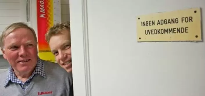 Bak denne døren forbereder Gunnar Bjertnæs og Bjørn Ivar Austrem nye trekk i kampen om å lage de aller beste langrennsskiene. (Foto: Bård Amundsen)