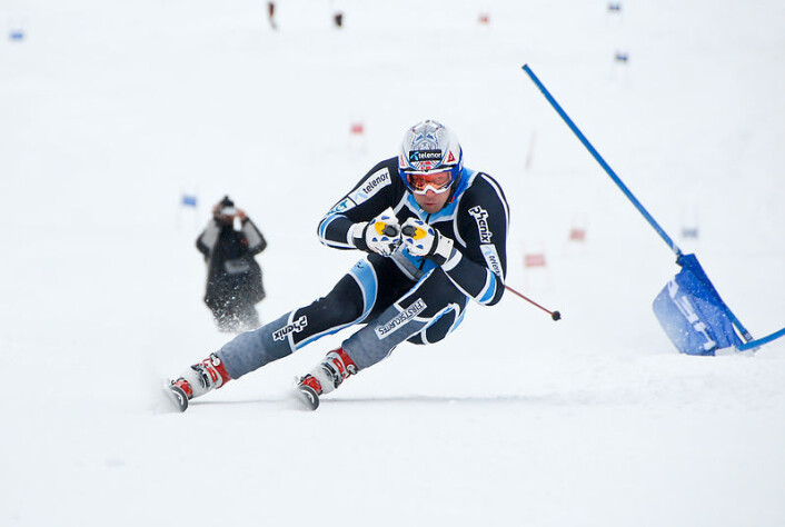 Aksel Lund Svindal på trening i Trysil. I 2007 skadet han seg stygt under utfortrening. Nå vil en idrettsforsker gjøre sporten sikrere. (Foto: Ola Matsson/Wikimedia Commons) Aksel Lund Svindal på trening i Trysil. I 2007 skadet han seg stygt under utfortrening. Nå vil en idrettsforsker gjøre sporten sikrere. (Foto: Ola Matsson/Wikimedia Commons)