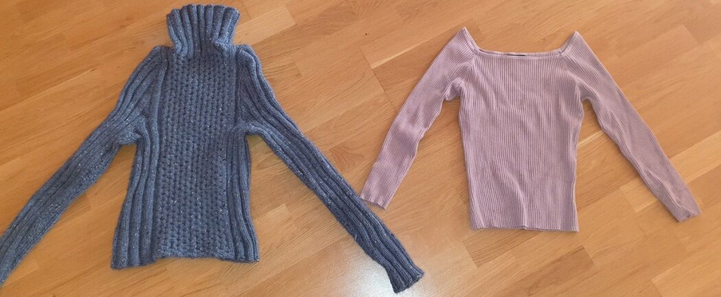 Den blå genseren er plast-fri, men den rosa inneholder plast. Den blå genseren er plast-fri, men den rosa inneholder plast.