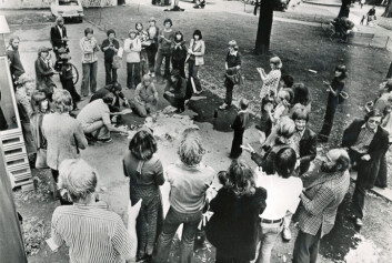 Norges første pornobål, 27. august 1977, på Olaf Ryes plass i Oslo. (Foto: Klassekampen) Norges første pornobål, 27. august 1977, på Olaf Ryes plass i Oslo. (Foto: Klassekampen)