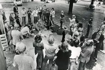 Norges første pornobål, 27. august 1977, på Olaf Ryes plass i Oslo. (Foto: Klassekampen)