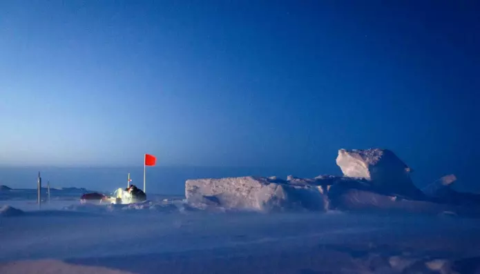 Bitende kulde ned mot minus 55 grader fikk Dmitry Divine erfare under det fire måneder lange oppholdet i isødet.