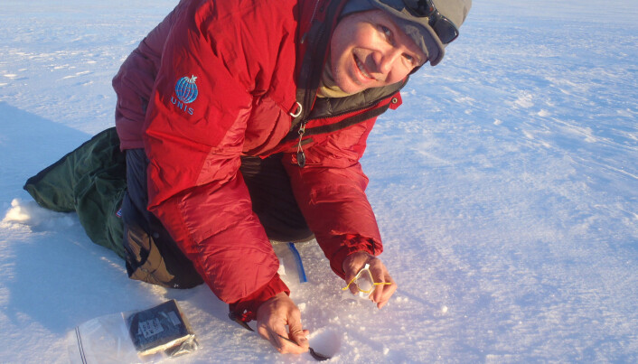 Jan Even Øie Nilsen from the Bjerknes Centre and the Institute of Marine Research was one of the skiers who volunteered to help Harald in Easter last year. Equipped with a spoon and plastic bags, he took snow samples along the so-called heavy water route from Ustaoset to Rjukan. The name refers to an event during the second world war, when a group of young men skied across the mountains to blow up a factory producing heavy water. Jan Even Øie Nilsen from the Bjerknes Centre and the Institute of Marine Research was one of the skiers who volunteered to help Harald in Easter last year. Equipped with a spoon and plastic bags, he took snow samples along the so-called heavy water route from Ustaoset to Rjukan. The name refers to an event during the second world war, when a group of young men skied across the mountains to blow up a factory producing heavy water.
