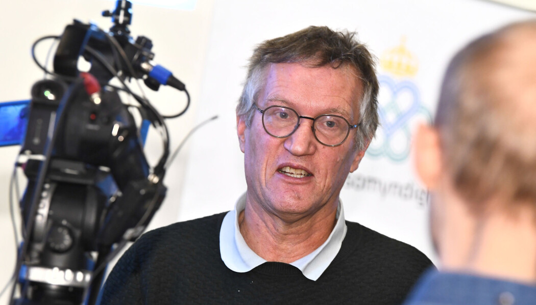 Statsepidemolog Anders Tegnell, en av lederene i den svenske Folkhälsomyndigheten, har stor innflytelse på Sveriges valg av strategi for å kjempe mot koronaviruset. Politikerne spiller annenfiolin sammenliknet med i Norge. Statsepidemolog Anders Tegnell, en av lederene i den svenske Folkhälsomyndigheten, har stor innflytelse på Sveriges valg av strategi for å kjempe mot koronaviruset. Politikerne spiller annenfiolin sammenliknet med i Norge.