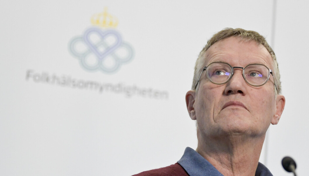 Statsepidemiolog Anders Tegnell medgir at Sverige har et etterslep i innrapporterte koronadødsfall, men avviser at helsemyndighetene underslår omfanget av koronapandemien. Statsepidemiolog Anders Tegnell medgir at Sverige har et etterslep i innrapporterte koronadødsfall, men avviser at helsemyndighetene underslår omfanget av koronapandemien.