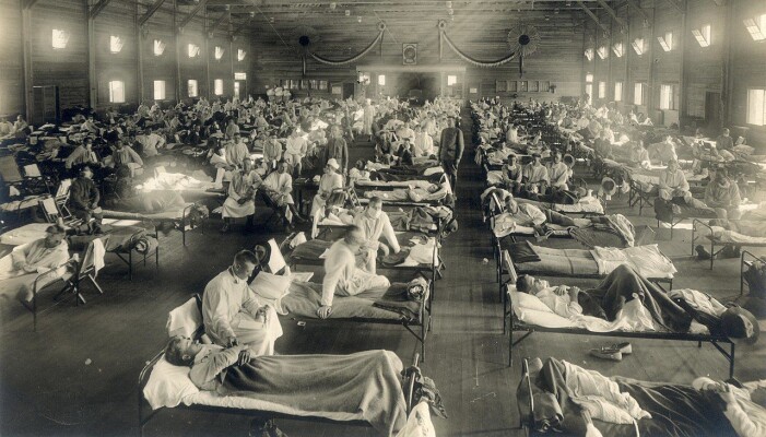 Soldater med spanskesyken fra Fort Riley i Kansas i 1918. Soldater med spanskesyken fra Fort Riley i Kansas i 1918.