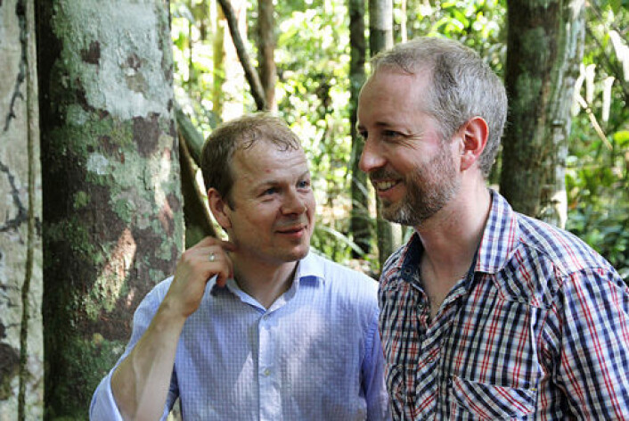 Miljøvernminister Bård Vegar Solhjell (t.h.) forsvarer bruk av gamle IPCC-tall i regjeringens ferske stortingsmelding om klima. Her med regjeringskollega og bistandsminister Heikki Holmås på besøk i Amazonas i forkant av konferansen Rio 20. (Foto: Svein Bæra, UD) Miljøvernminister Bård Vegar Solhjell (t.h.) forsvarer bruk av gamle IPCC-tall i regjeringens ferske stortingsmelding om klima. Her med regjeringskollega og bistandsminister Heikki Holmås på besøk i Amazonas i forkant av konferansen Rio 20. (Foto: Svein Bæra, UD)