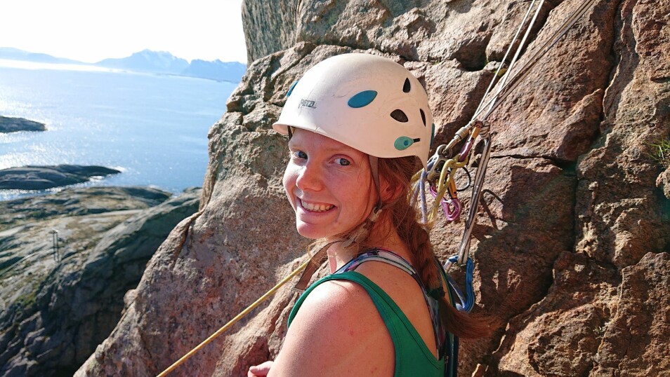 – Nå blir det liten tid til å dyrke hobbyer, sier Betty Martine Normann Furulund. Bildet er fra en klatretur i Lofoten i fjor.
