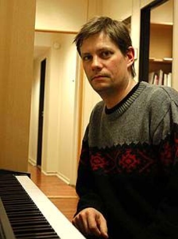 "Christian Golds hovedinstrument er piano, og han spiller mye jazz, men som musikktearpeut benytter han alle slags instrumenter." "Christian Golds hovedinstrument er piano, og han spiller mye jazz, men som musikktearpeut benytter han alle slags instrumenter."