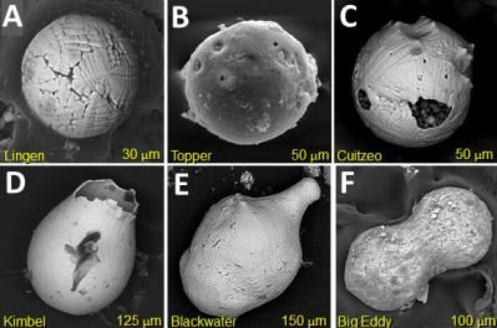 Eksempler på kuler som antageligvis ble skapt da en komet eller asteroide traff jorda. (Foto: YDB Research Group) Eksempler på kuler som antageligvis ble skapt da en komet eller asteroide traff jorda. (Foto: YDB Research Group)