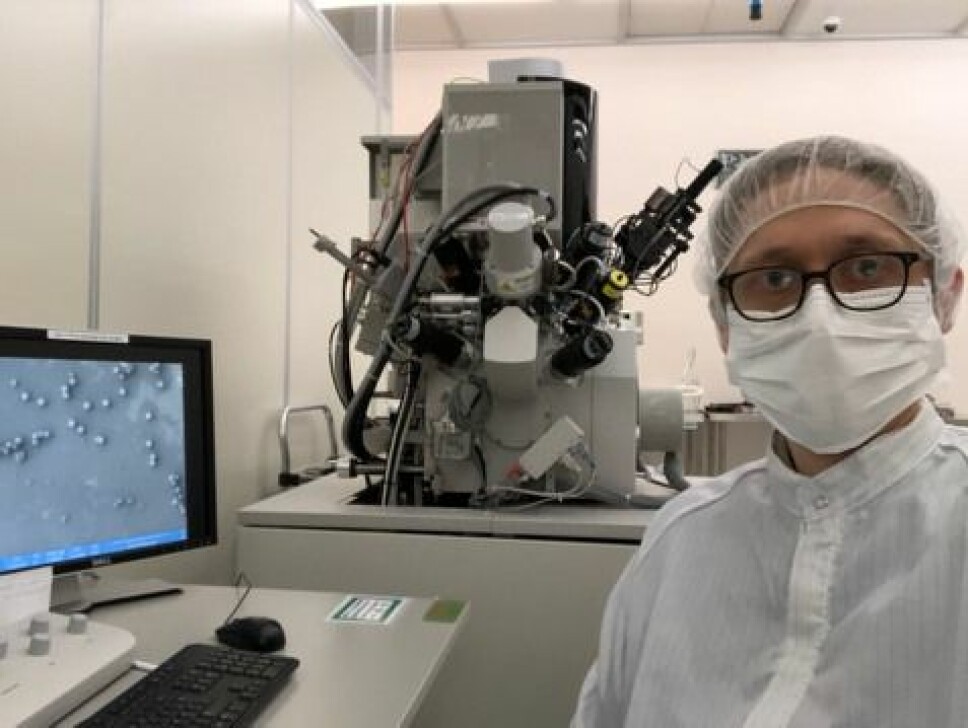 Vegar Ottesen, a postdoc at NTNU’s Department of Chemical Engineering, works with the magnetic nanoparticles that are a critical part of the new COVID-19 test.