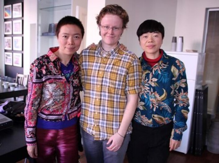 Elisabeth Lund Engebretsen sammen med kunstnerne, aktivistene og lesbeikonene Shitou og Mingming fra Kina, under Norgesbesøk i 2012. (Foto: Ida Irene Bergstrøm) Elisabeth Lund Engebretsen sammen med kunstnerne, aktivistene og lesbeikonene Shitou og Mingming fra Kina, under Norgesbesøk i 2012. (Foto: Ida Irene Bergstrøm)