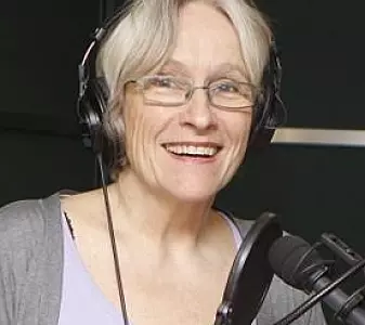 Podcasten ledes av Anne Synnevåg.