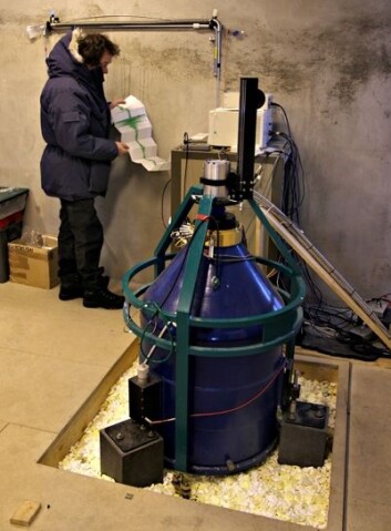 Superledende gravimeter måler tyngdeendringer med ekstrem nøyaktighet. (Foto: Bjørn-Owe Holmberg) Superledende gravimeter måler tyngdeendringer med ekstrem nøyaktighet. (Foto: Bjørn-Owe Holmberg)